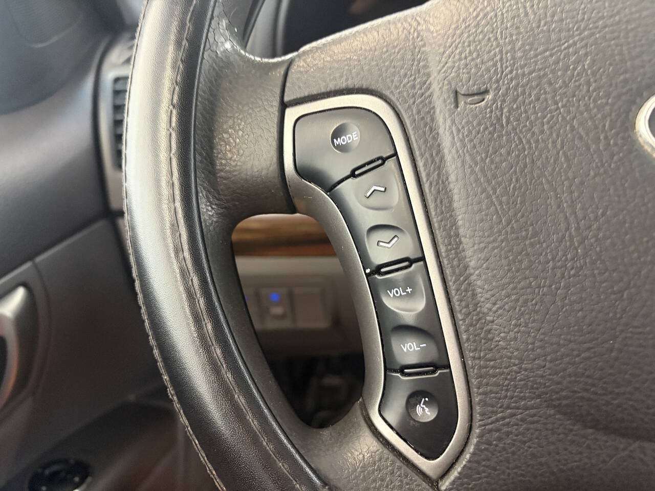 Used 2011 Hyundai Santa Fe GLS AWD/4WD image 17