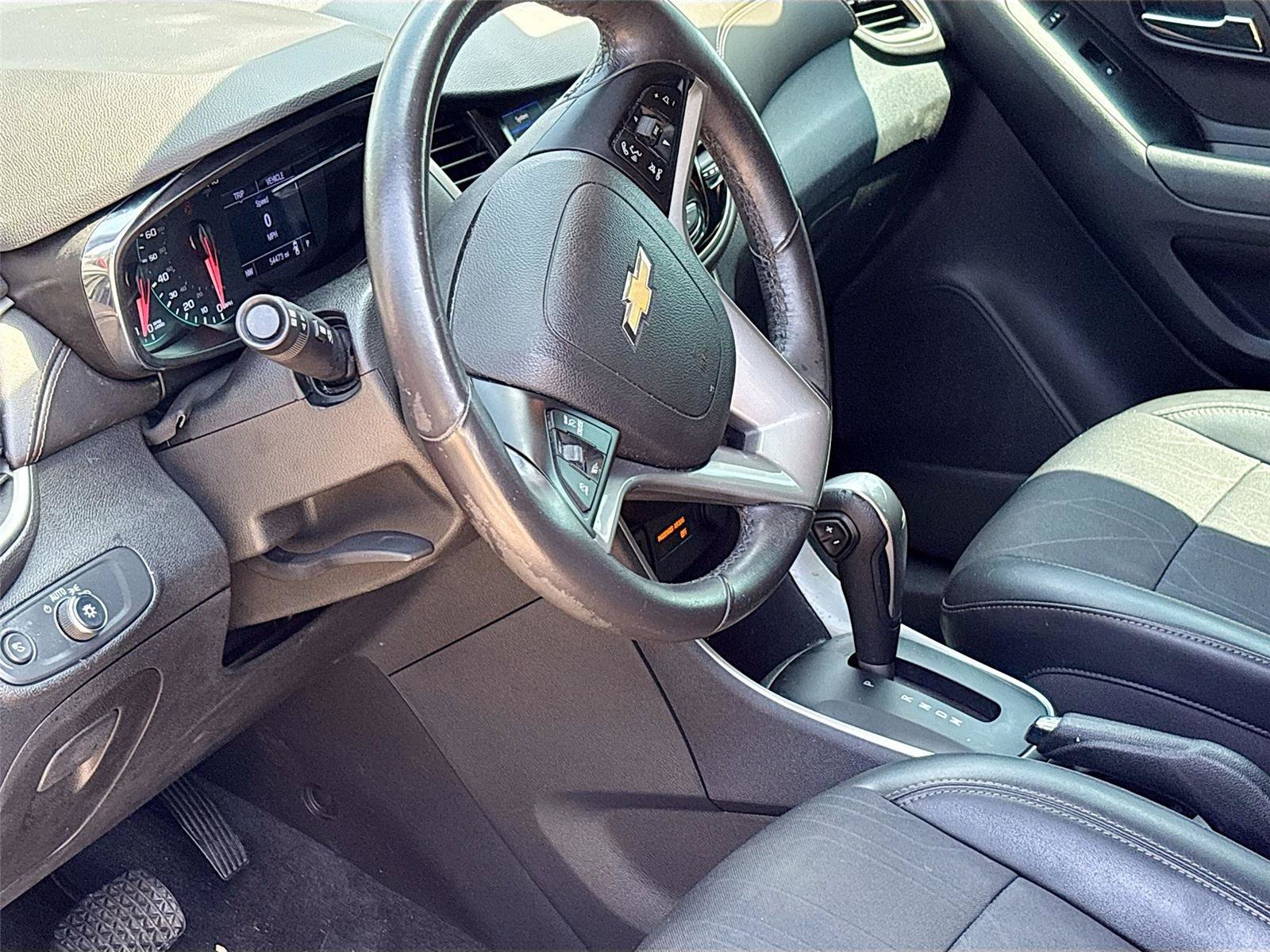 Used 2020 Chevrolet Trax LT w/ LT Convenience Package FWD image 19