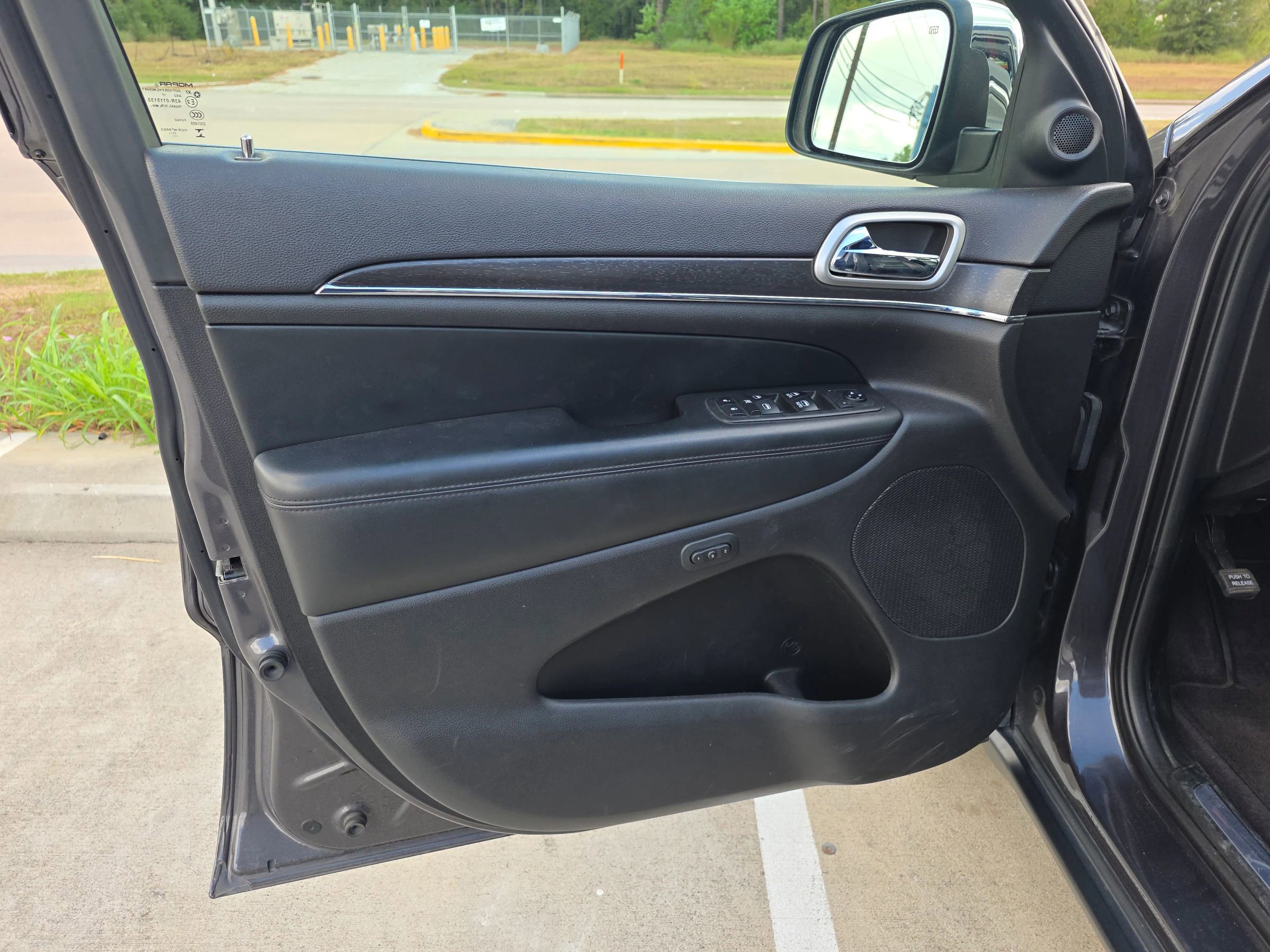 Used 2018 Jeep Grand Cherokee Limited image 25