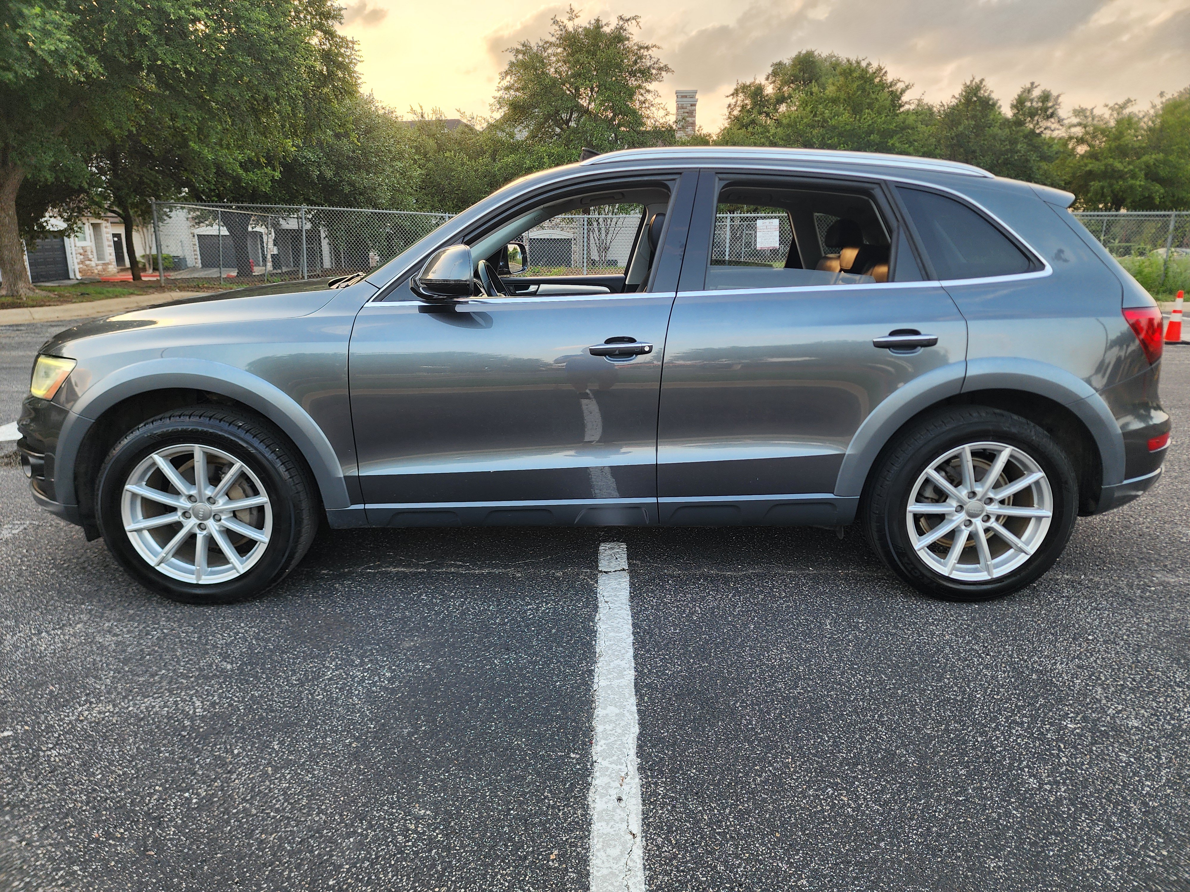 Used 2017 Audi Q5 2.0T Premium Plus w/ Technology Package AWD/4WD image 4