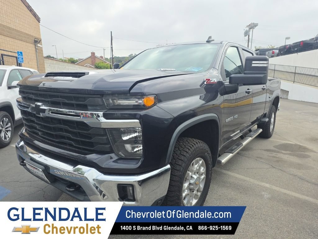 Used 2024 Chevrolet Silverado 2500 LT AWD/4WD image 2