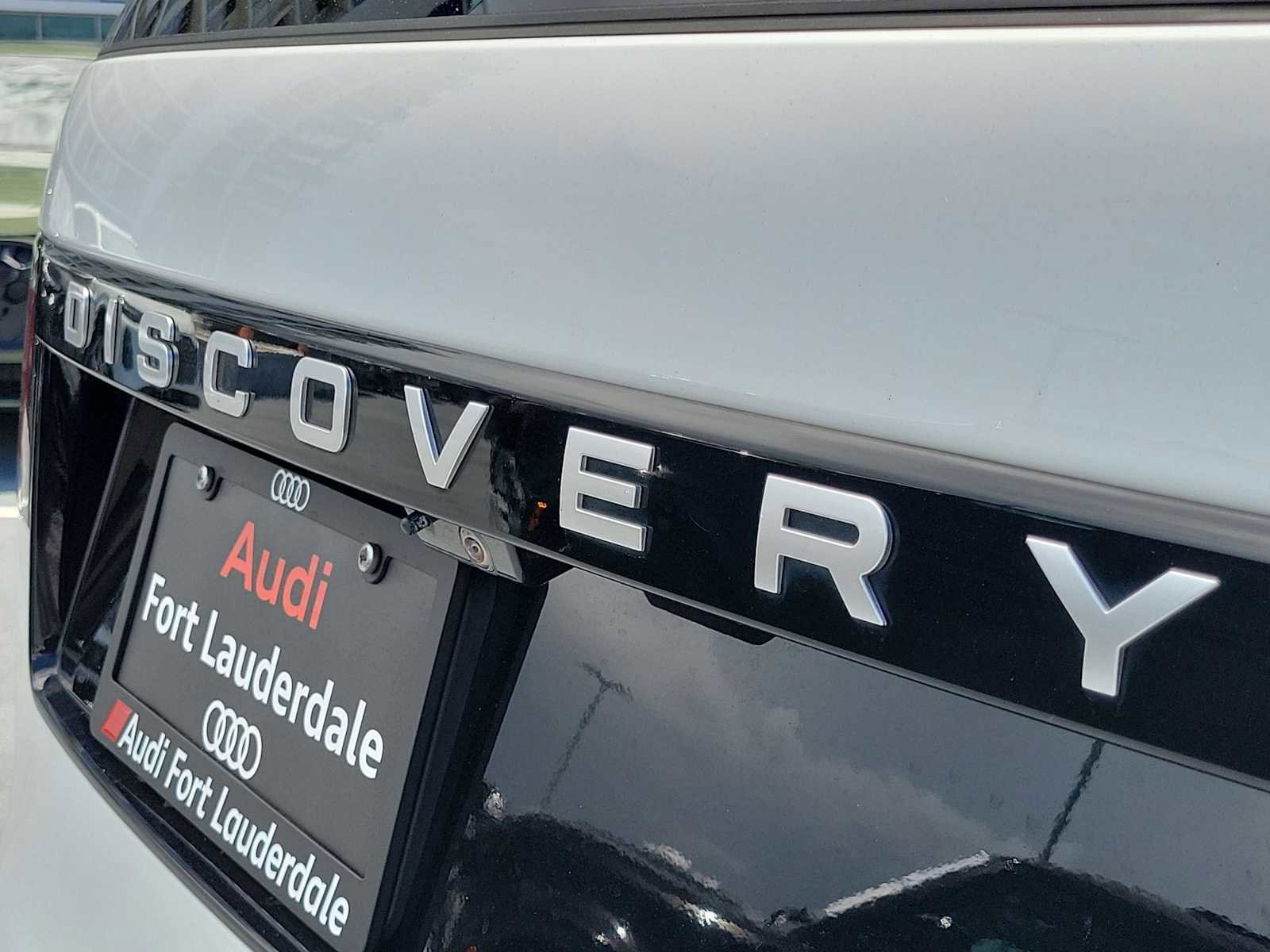 Used 2025 Land Rover Discovery S AWD/4WD image 11