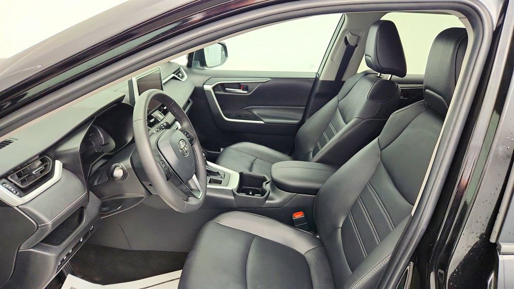 Used 2023 Toyota RAV4 XLE Premium AWD/4WD image 20