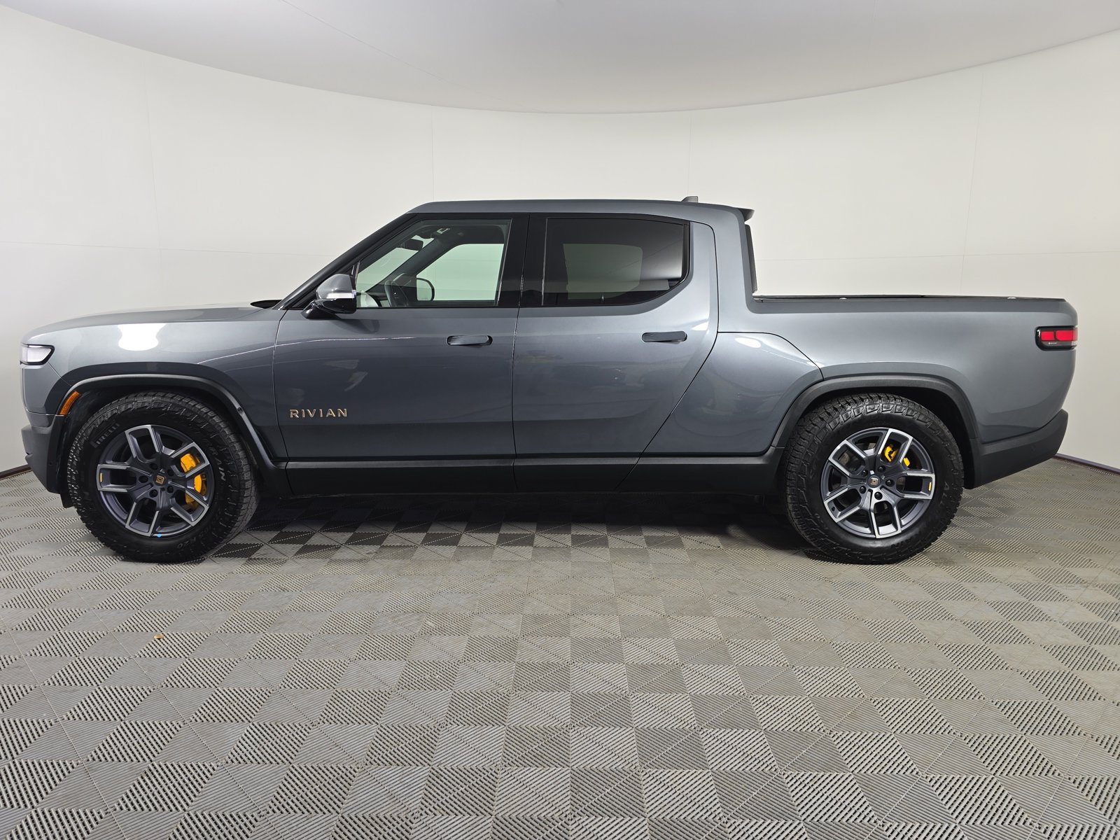 Used 2024 Rivian R1T Adventure Quad AWD/4WD image 2