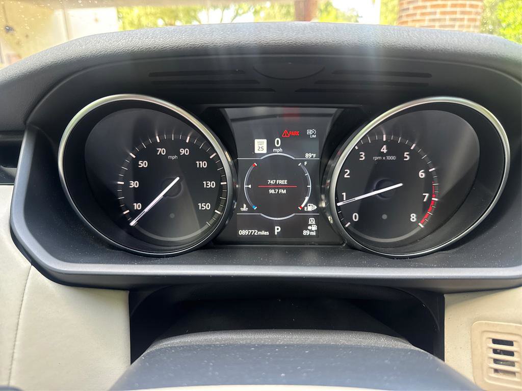 Used 2018 Land Rover Discovery SE image 29