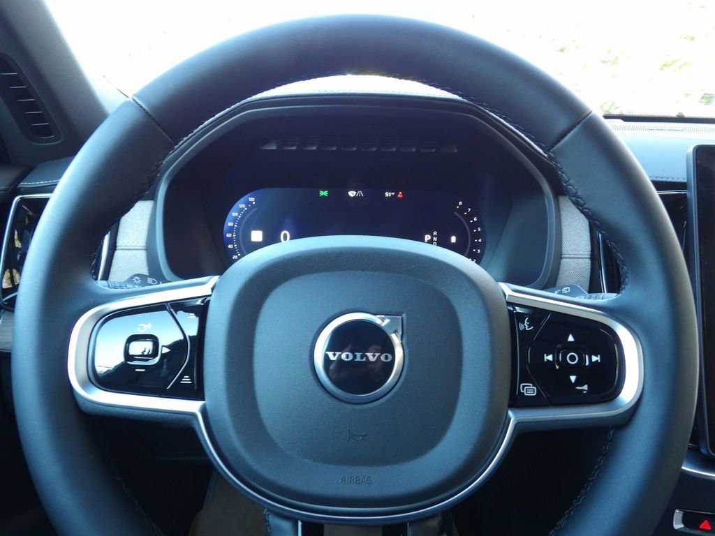 New 2026 Volvo XC90 B6 Plus w/ Protection Package Premier AWD/4WD image 17