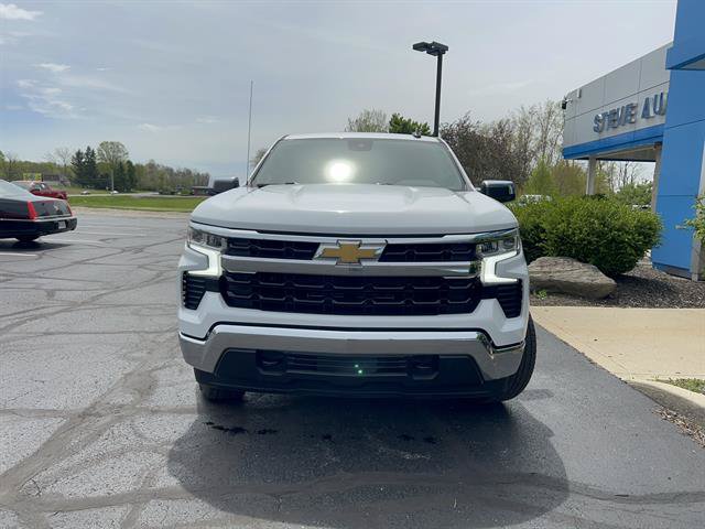 Used 2023 Chevrolet Silverado 1500 LT AWD/4WD image 3
