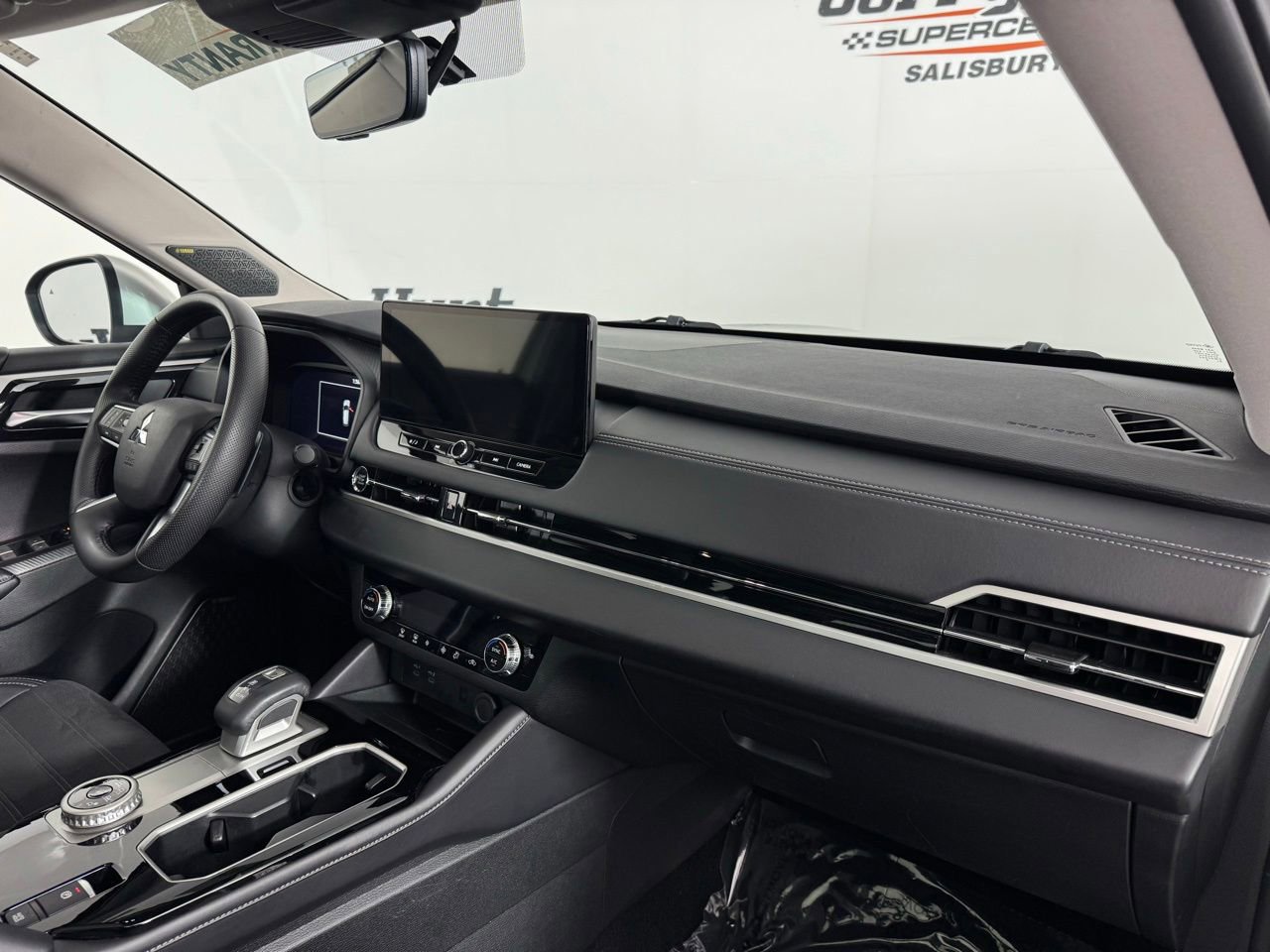 Used 2025 Mitsubishi Outlander SE FWD image 38