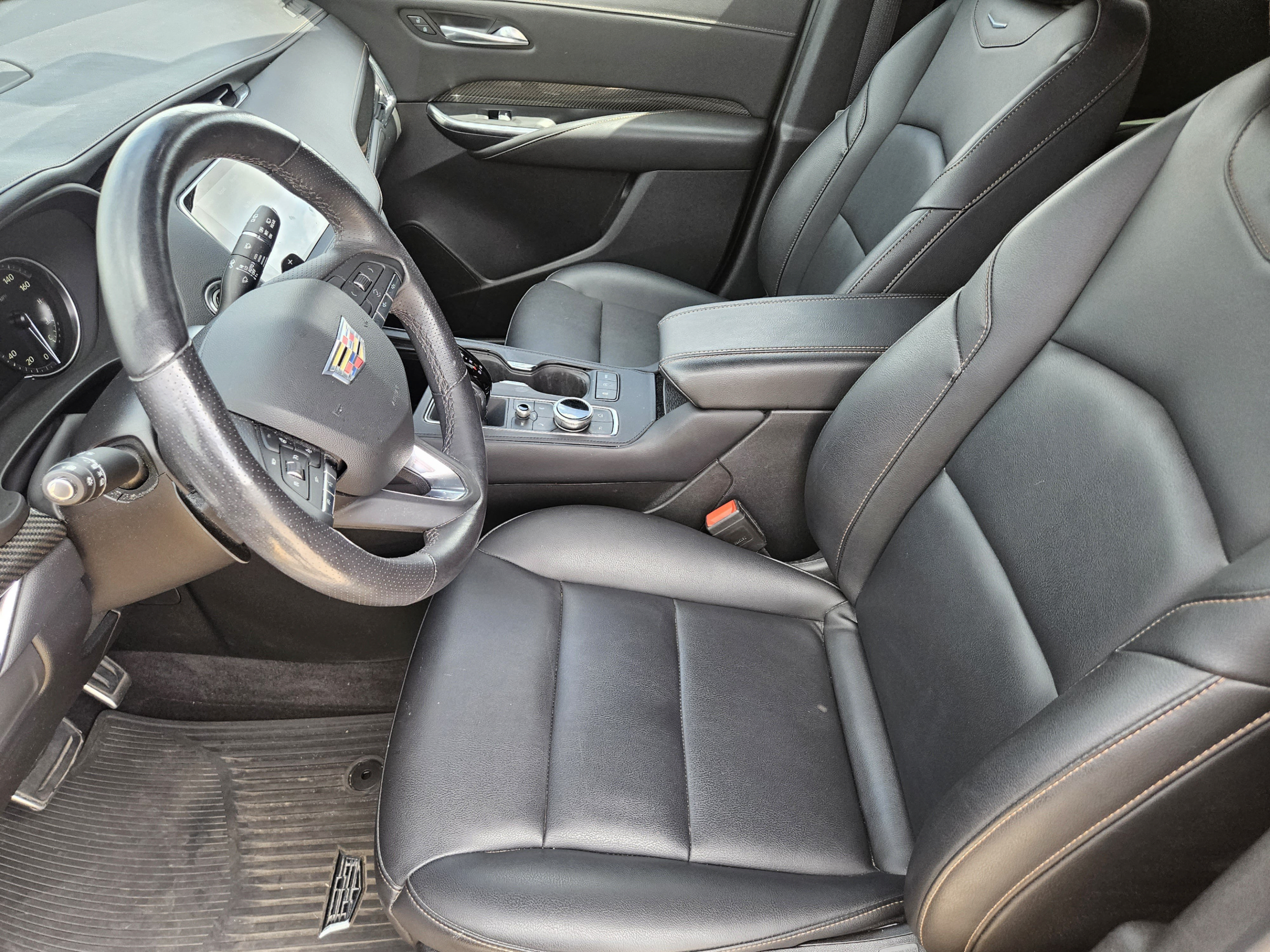 Used 2023 Cadillac XT4 Sport w/ Cold Weather Package FWD image 5