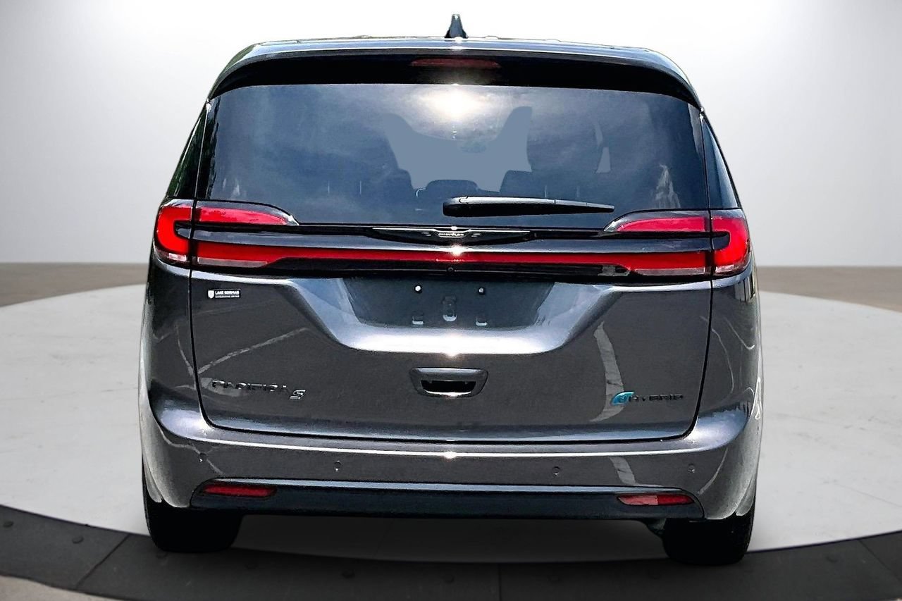 Used 2023 Chrysler Pacifica Limited w/ S Appearance Package FWD image 8