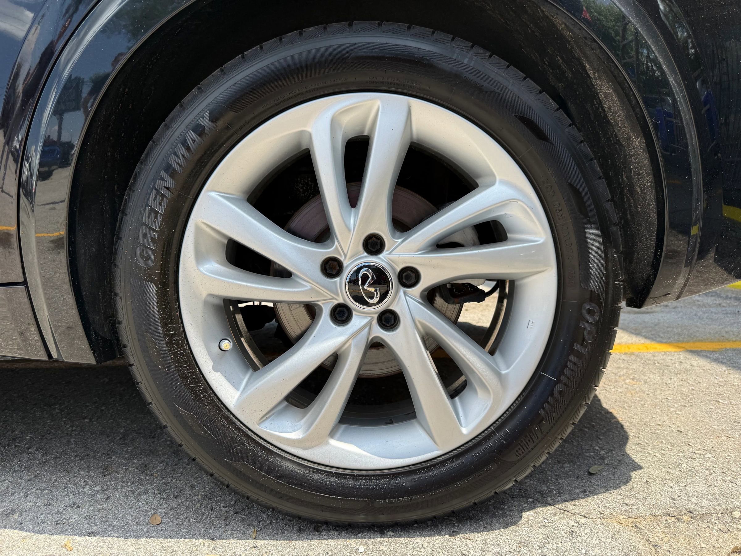 Used 2017 INFINITI QX30 Premium w/ Navigation Package image 19