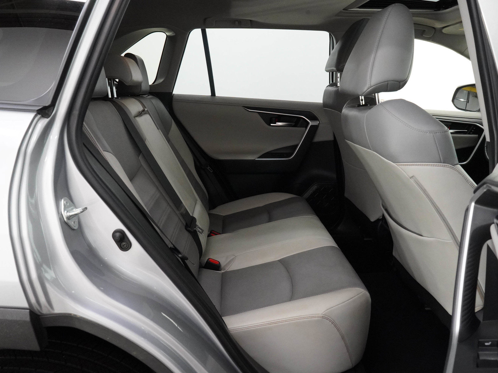 Used 2019 Toyota RAV4 Limited w/ Cold Weather Package AWD/4WD image 12
