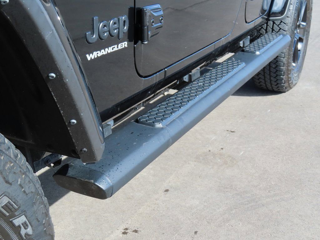 Used 2023 Jeep Wrangler Sahara image 12