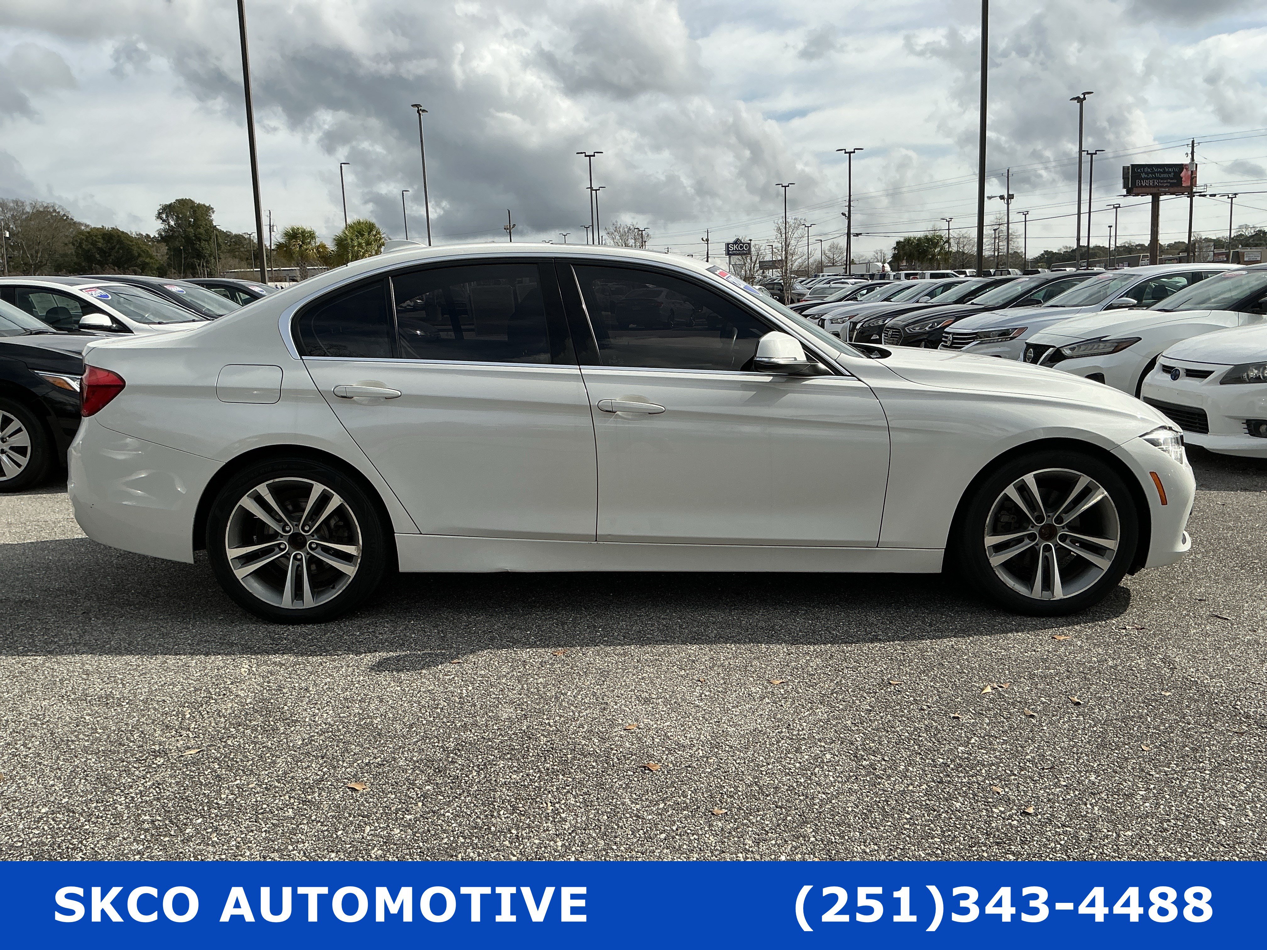 Used 2017 BMW 330i xDrive Sedan w/ Premium Package AWD/4WD image 6