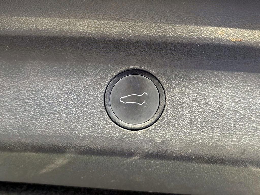 Used 2022 Tesla Model Y Long Range image 30