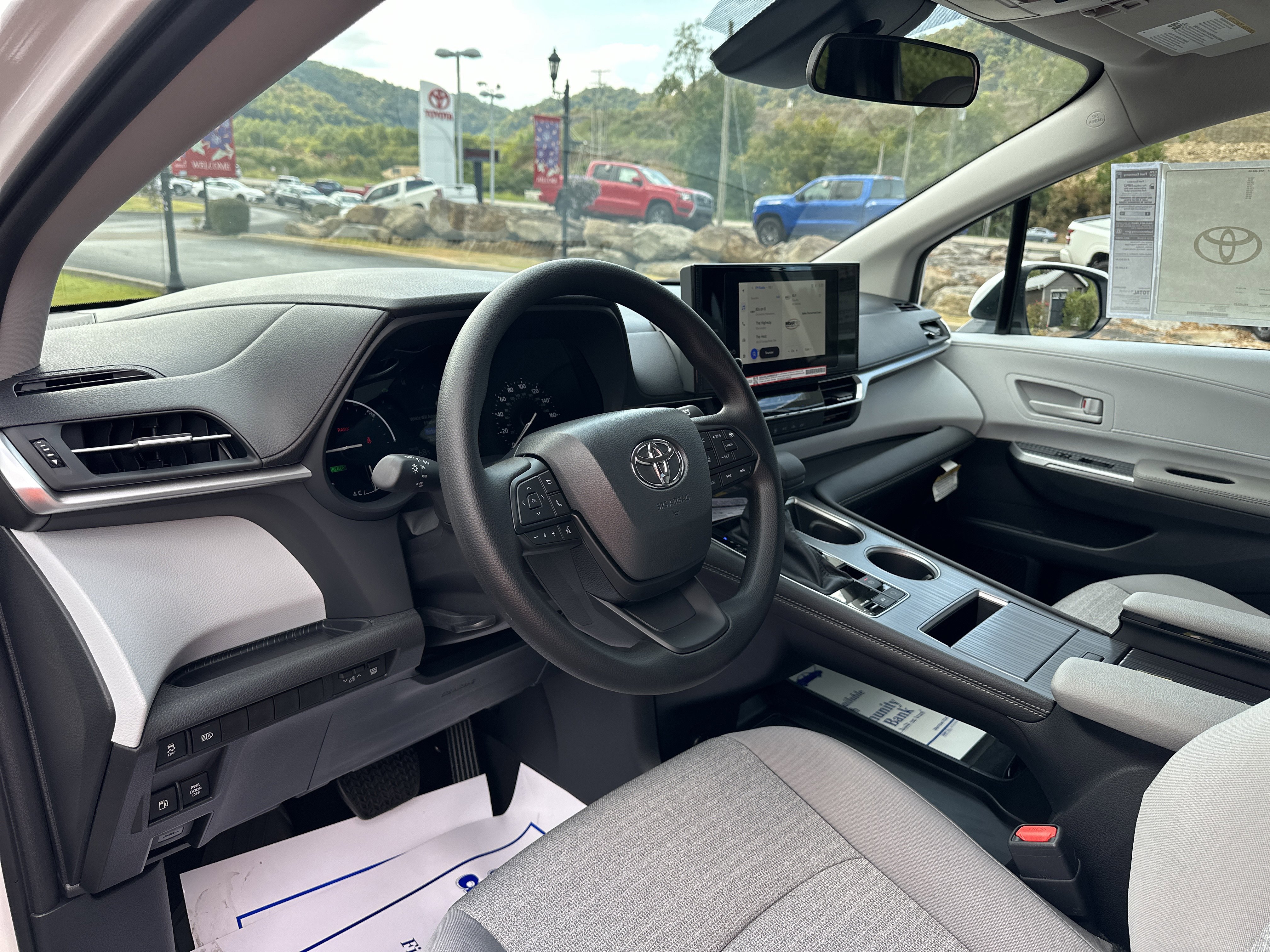 New 2025 Toyota Sienna LE image 18