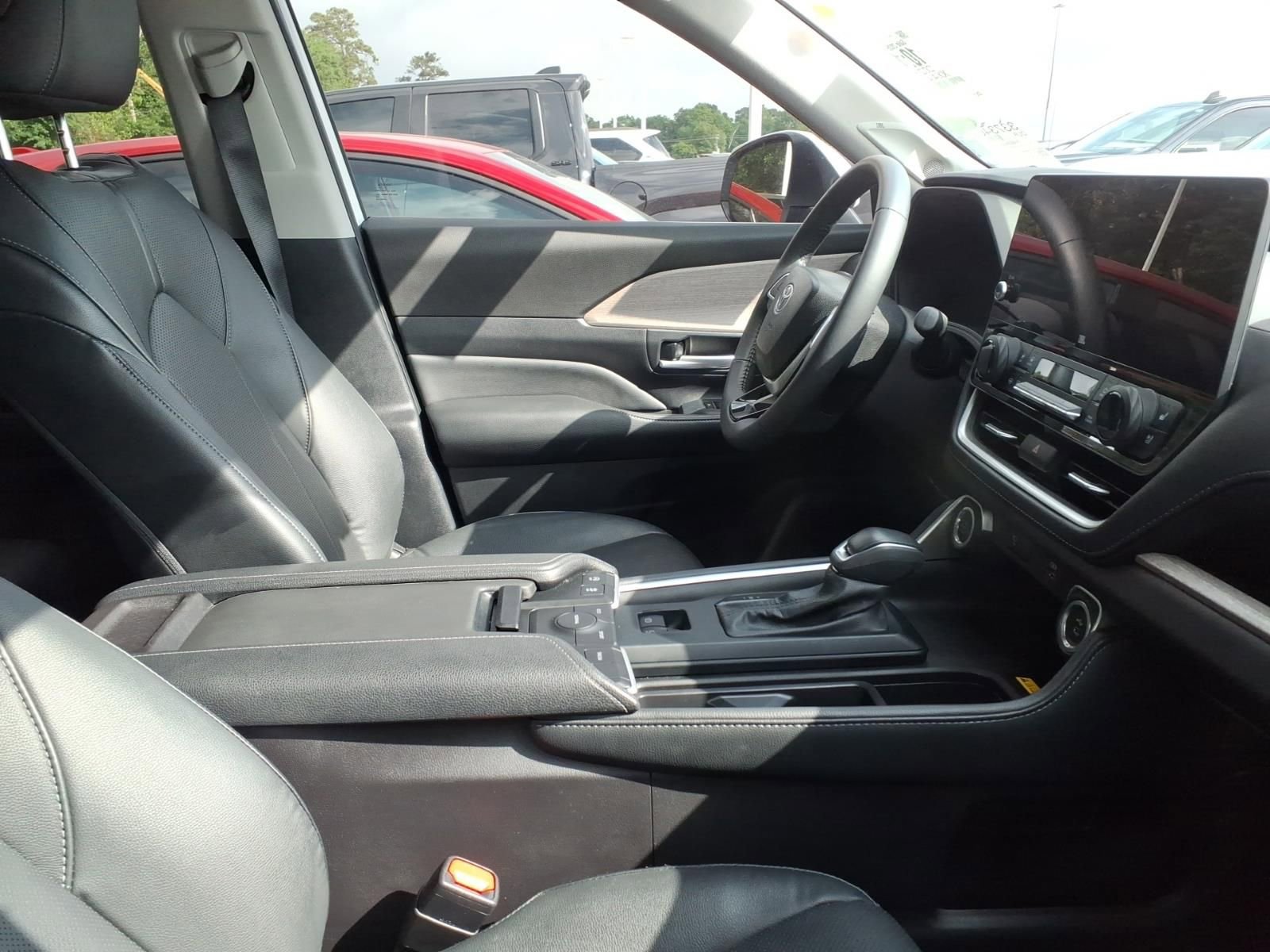 Used 2025 Toyota Grand Highlander FWD image 9