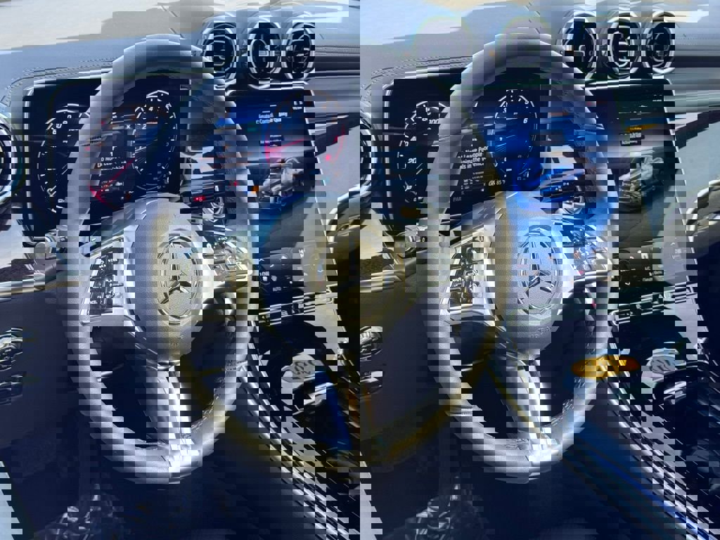 Used 2025 Mercedes-Benz GLC 300 4MATIC image 22