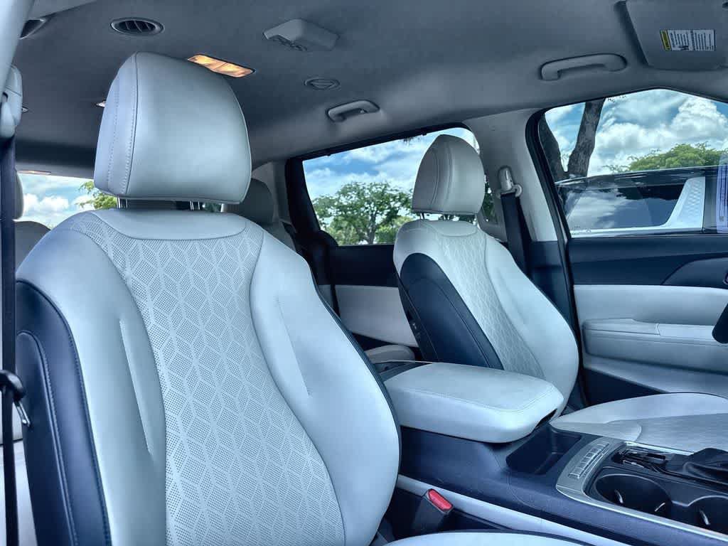 Certified 2025 Kia Carnival EX FWD image 27
