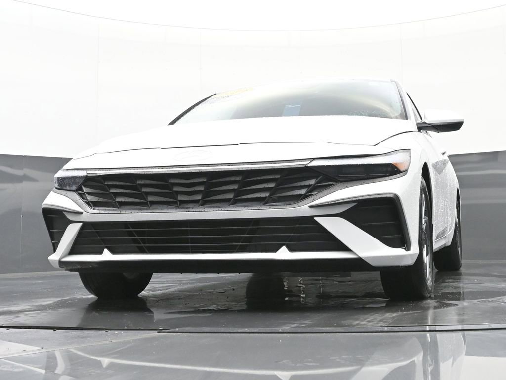 Certified 2024 Hyundai Elantra SEL image 44