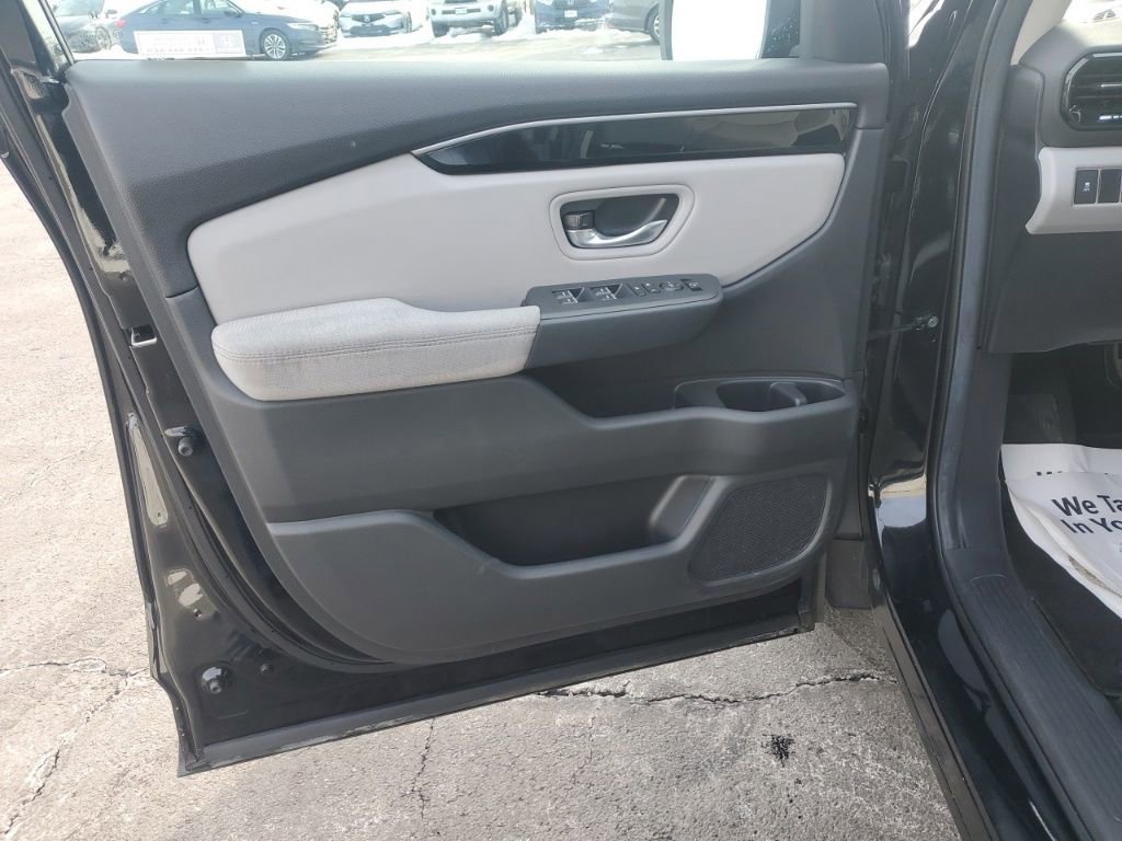 Certified 2024 Honda Pilot LX image 12