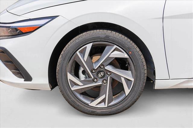 New 2025 Hyundai Elantra SEL image 9