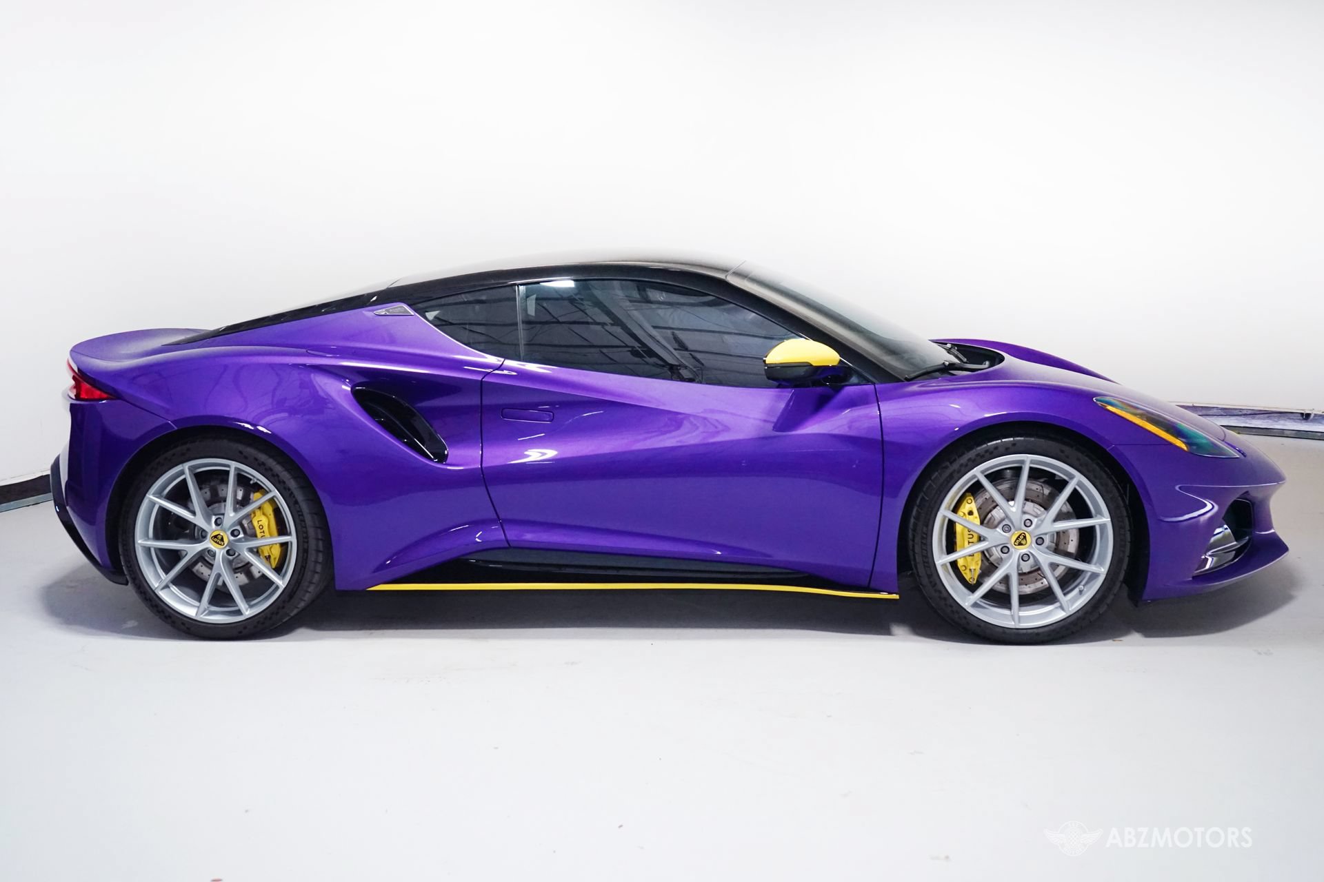 Used 2026 Lotus Emira SE RWD image 3