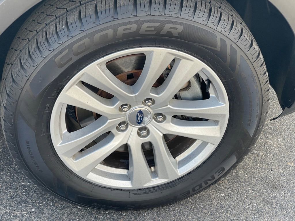 Used 2018 Ford Explorer XLT w/ Class II Trailer Tow Package image 27