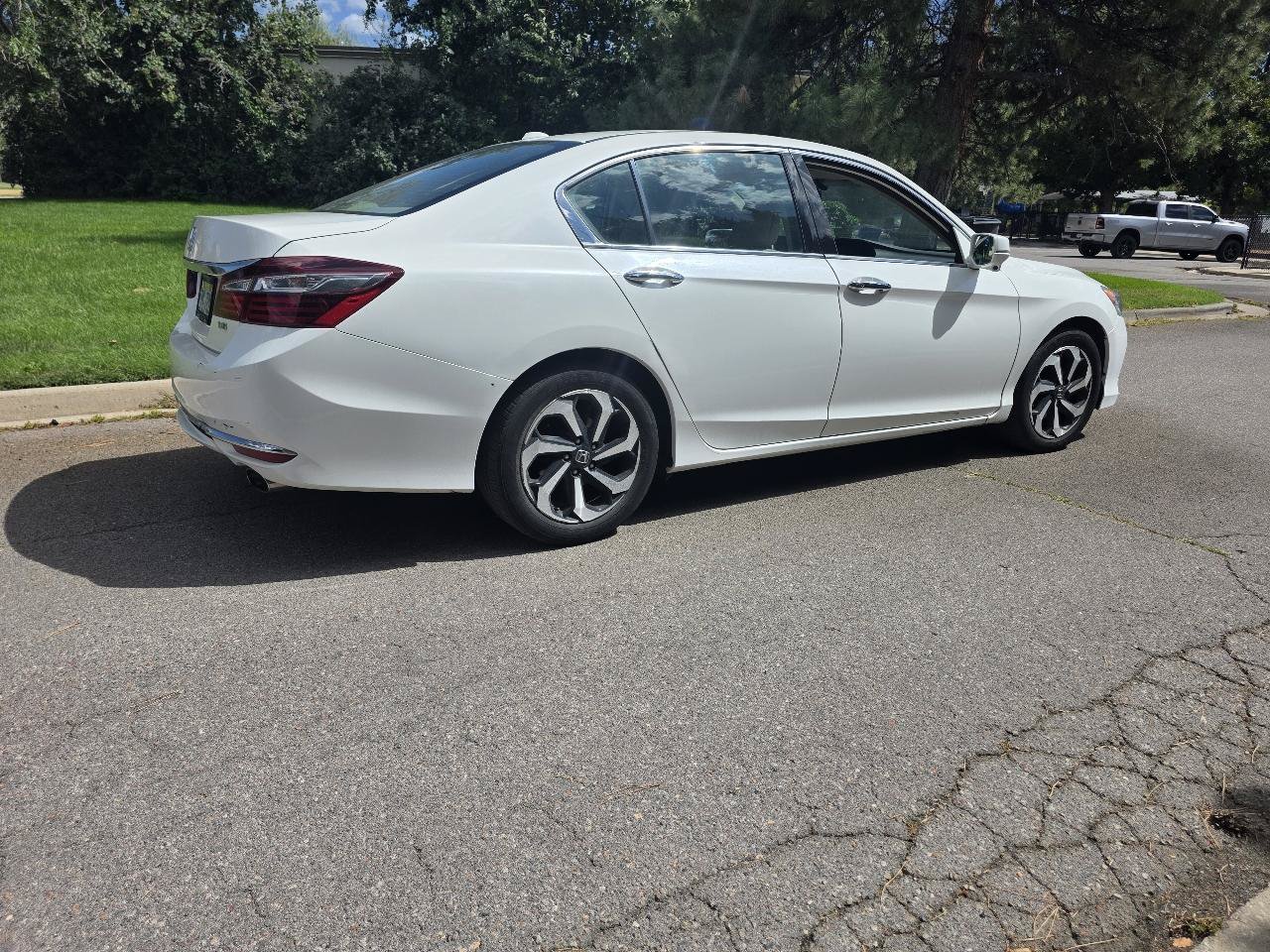 Used 2017 Honda Accord EX-L image 4