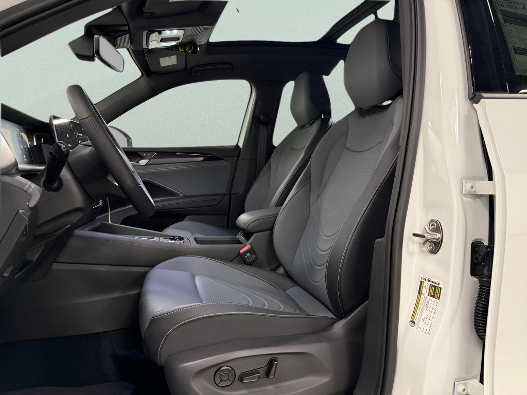 Certified 2025 Volkswagen Tiguan SE R-Line AWD/4WD image 18