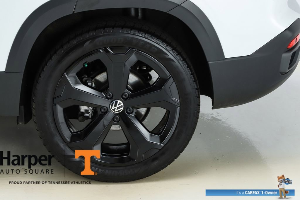 Used 2025 Volkswagen Taos SE image 6