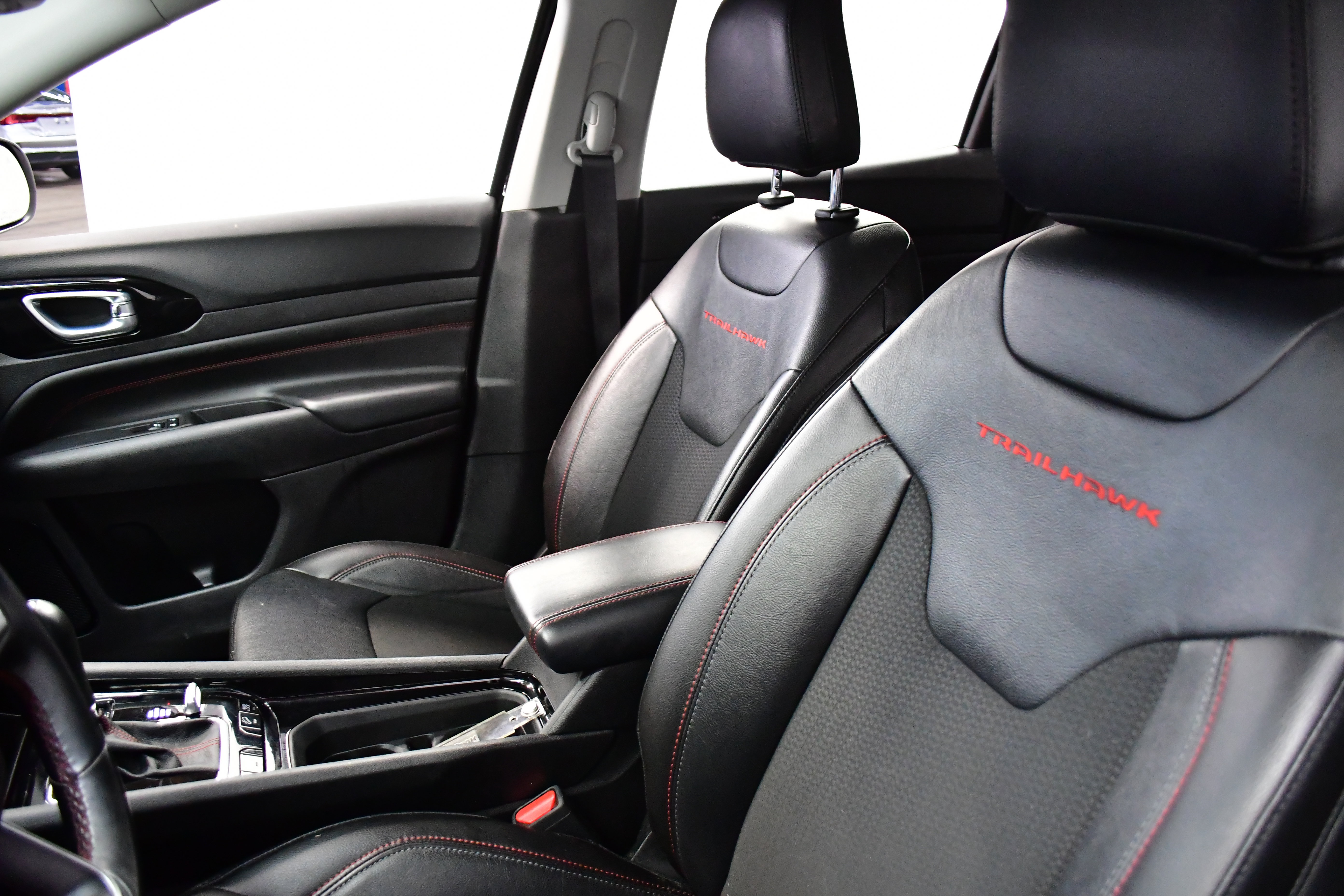 Used 2022 Jeep Compass Trailhawk w/ Trailhawk Convenience Group image 12