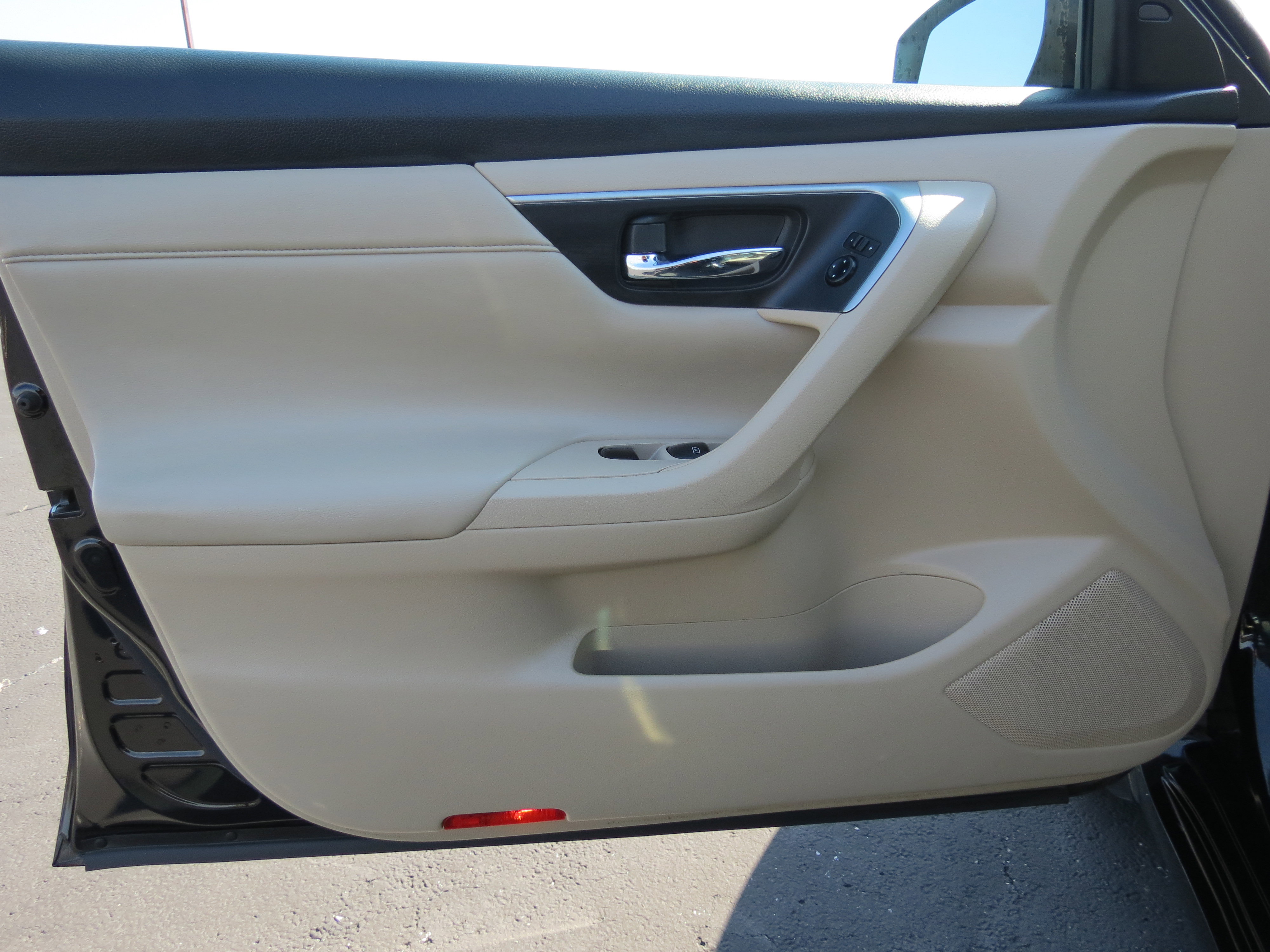 Used 2015 Nissan Altima 2.5 SV w/ Convenience Package image 28