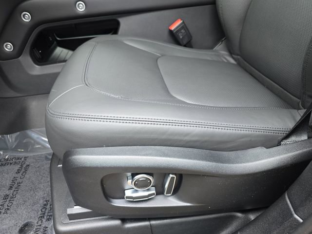 New 2026 Land Rover Defender 130 X-Dynamic SE image 29