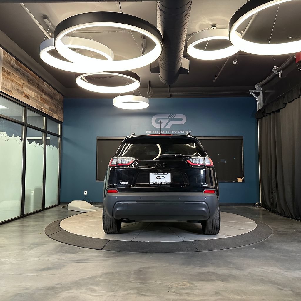 Used 2019 Jeep Cherokee Latitude Plus AWD/4WD image 4
