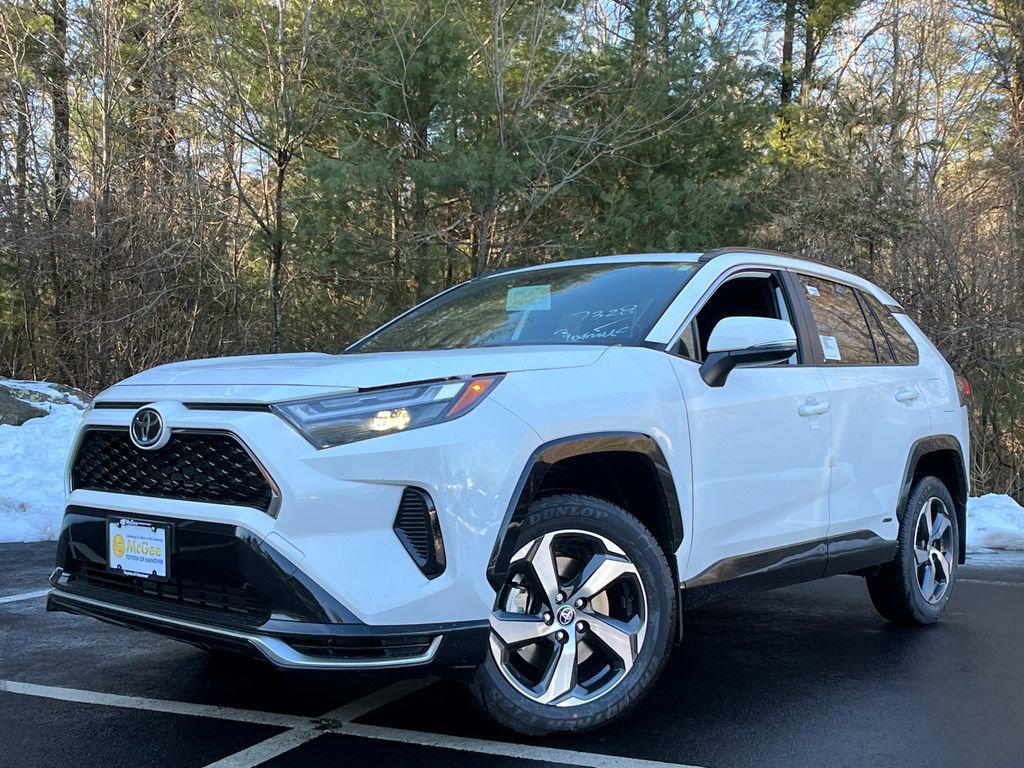 New 2025 Toyota RAV4 SE w/ Weather & Moonroof Package