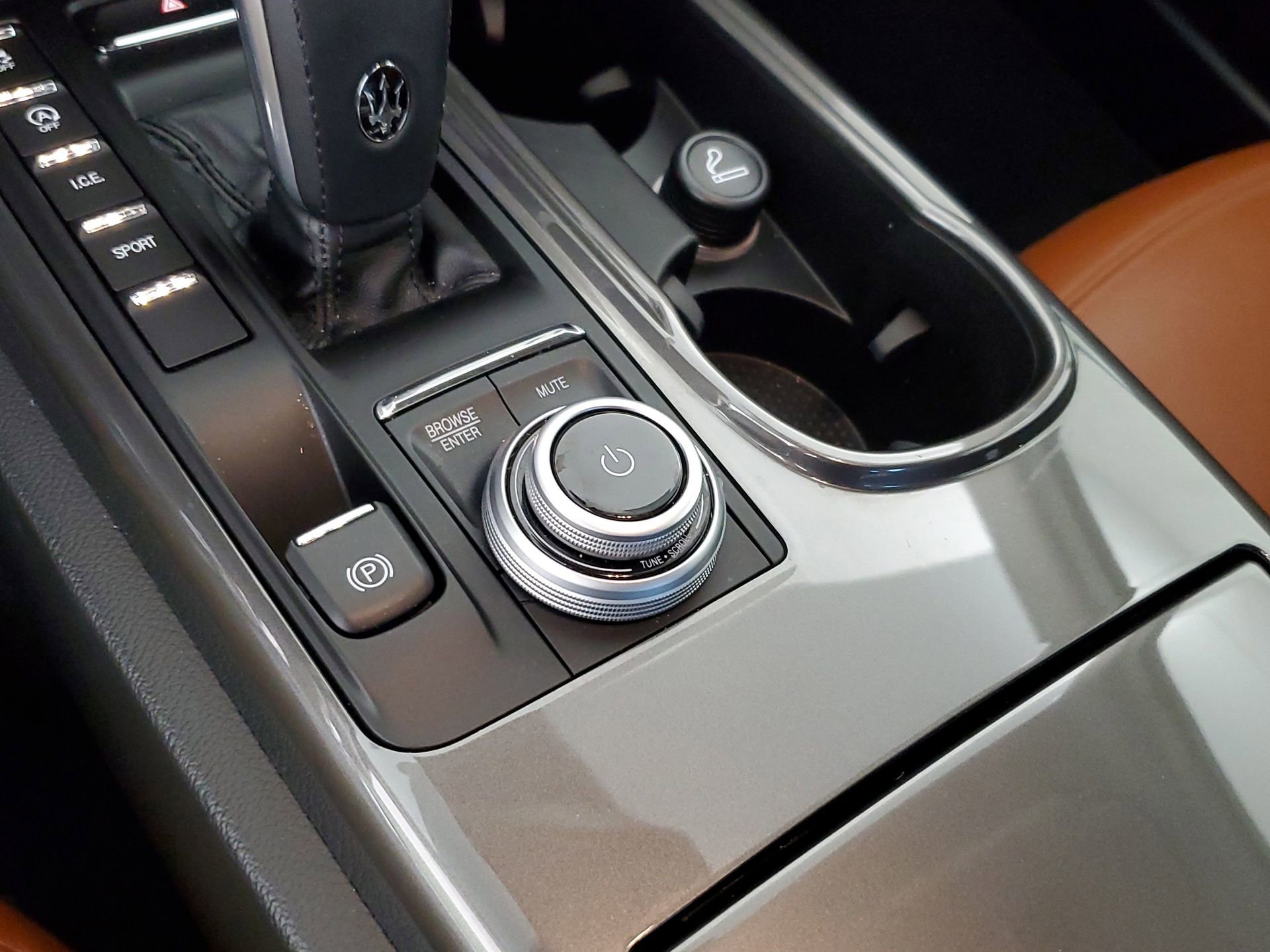 Used 2021 Maserati Ghibli S image 40