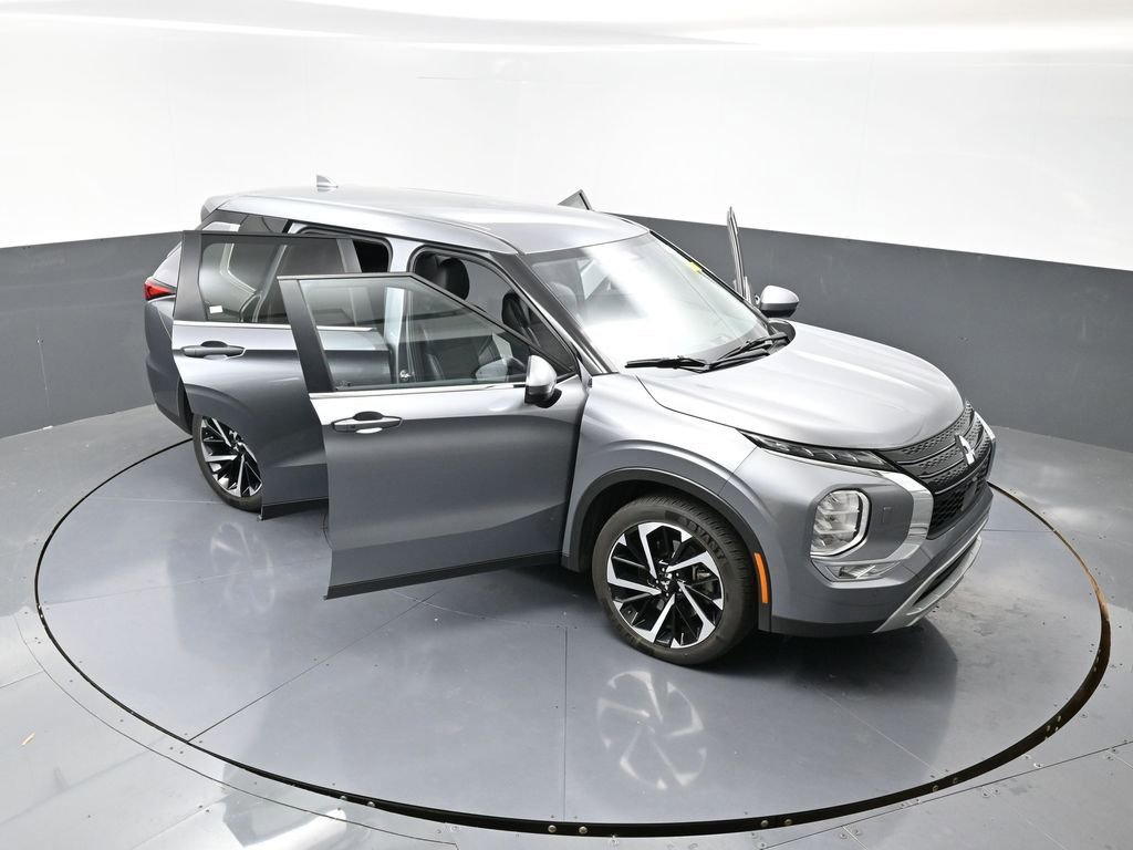 Used 2024 Mitsubishi Outlander SE image 60