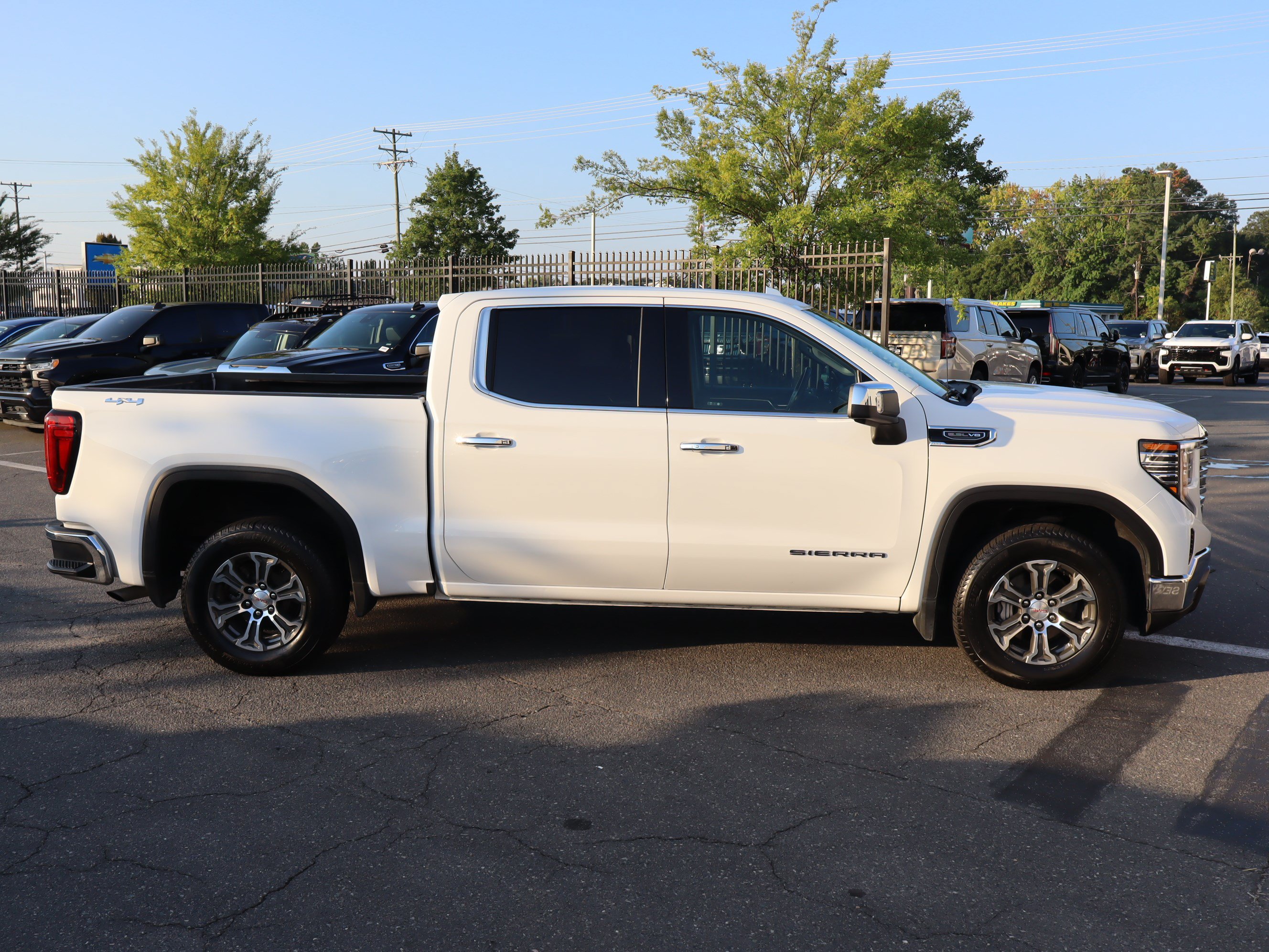 Used 2025 GMC Sierra 1500 SLT AWD/4WD image 11