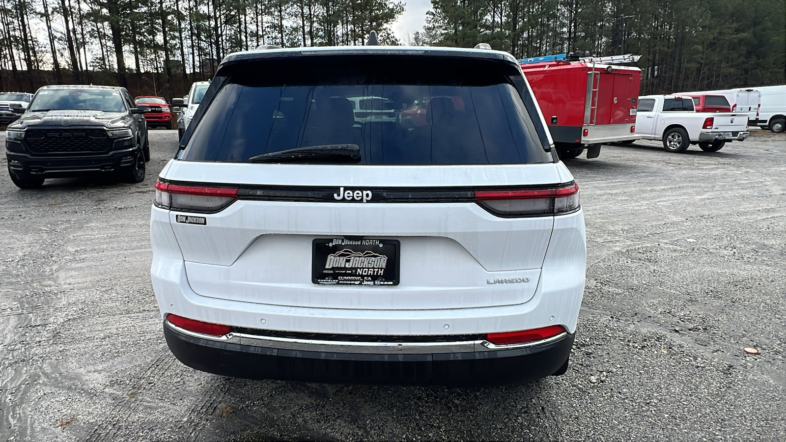 New 2025 Jeep Grand Cherokee Laredo image 9