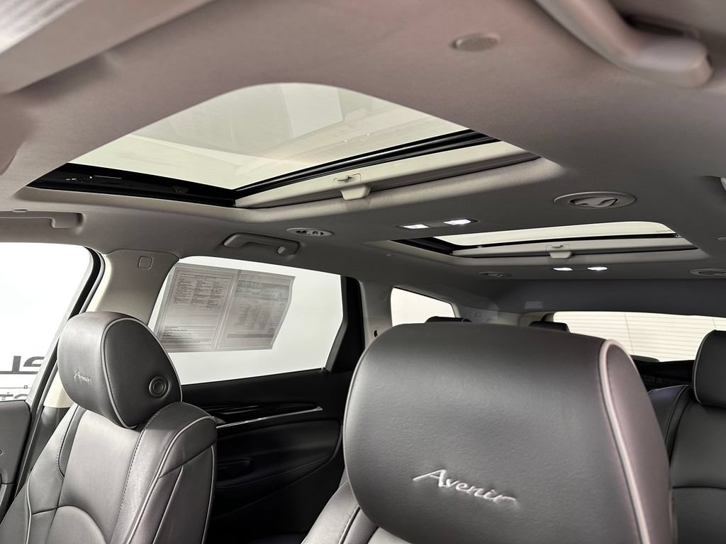 Used 2020 Buick Enclave Avenir w/ Avenir Technology Package FWD image 4