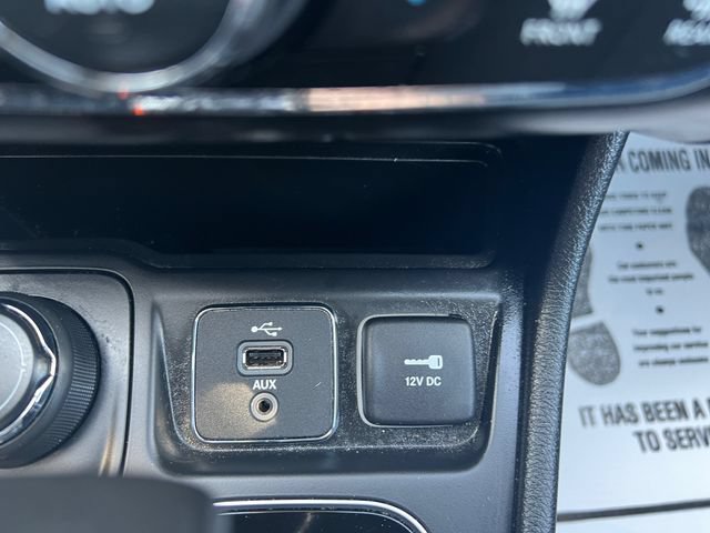 Used 2019 Jeep Cherokee Overland w/ Technology Group AWD/4WD image 18