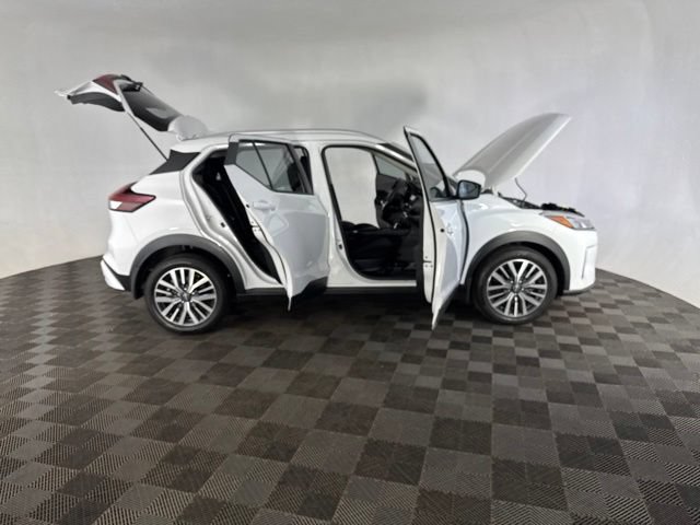 Used 2024 Nissan Kicks SV FWD image 13