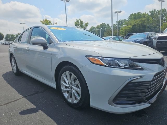 Used 2024 Toyota Camry LE FWD image 5