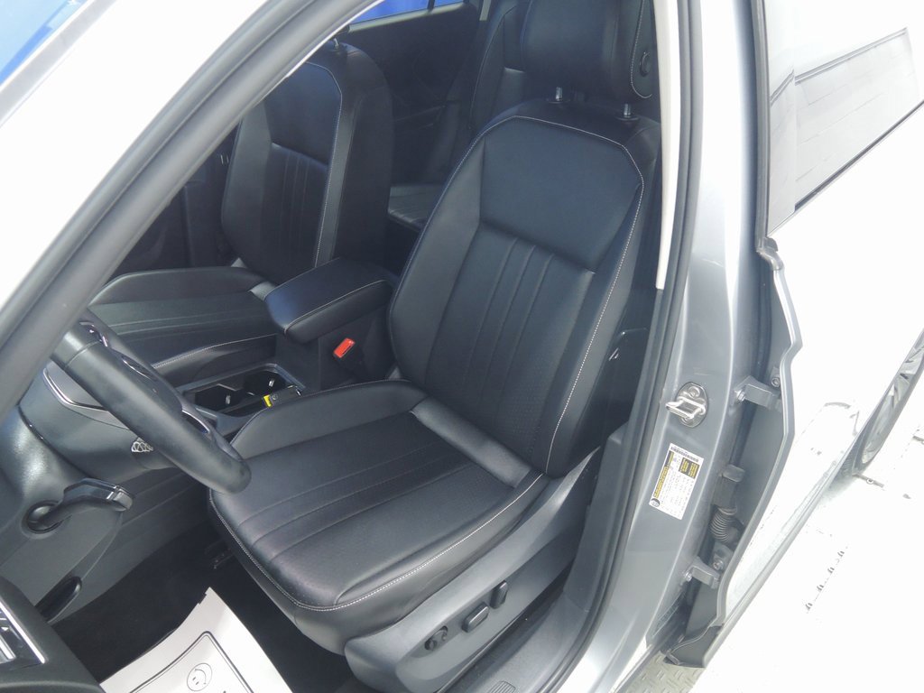 Used 2022 Volkswagen Tiguan SE image 6