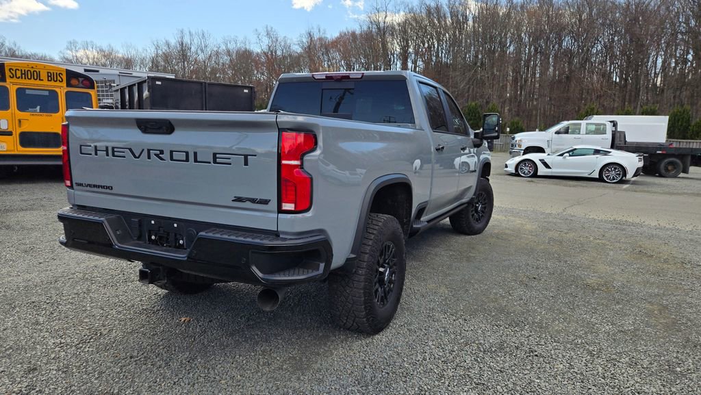 Used 2024 Chevrolet Silverado 2500 ZR2 w/ Technology Package image 7
