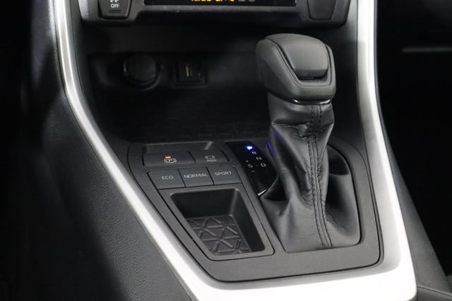 Used 2020 Toyota RAV4 LE FWD image 25
