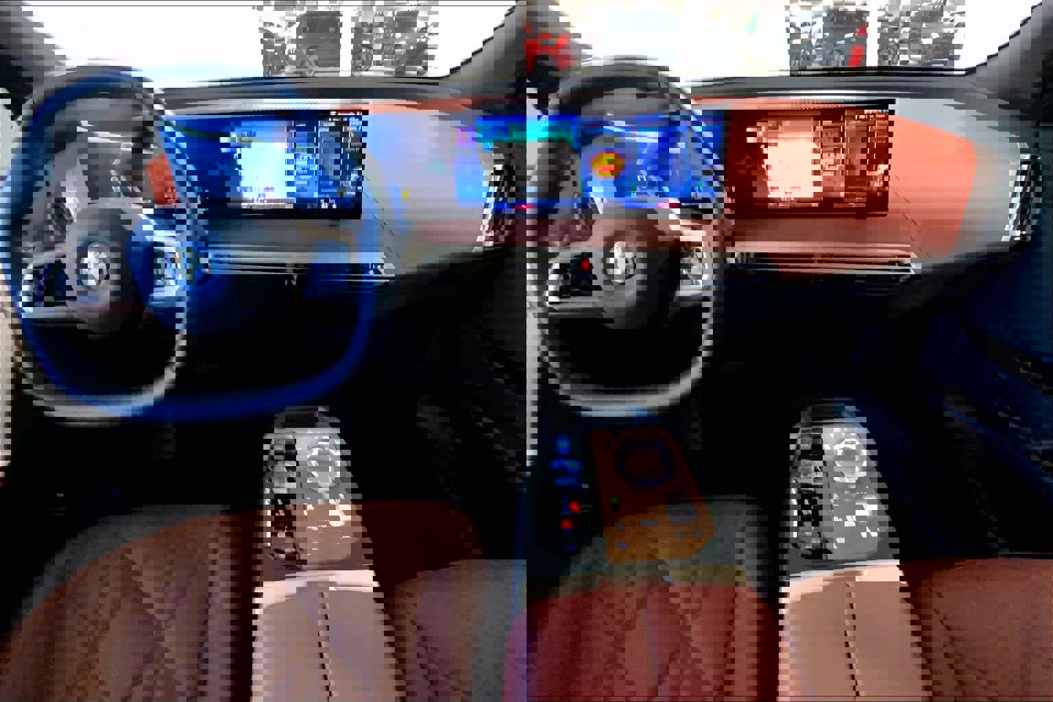 Used 2023 BMW iX xDrive50 w/ Premium Package image 15