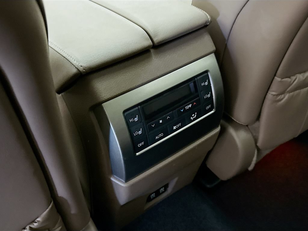 Used 2023 Lexus GX 460 Luxury w/ Accessory Package AWD/4WD image 26
