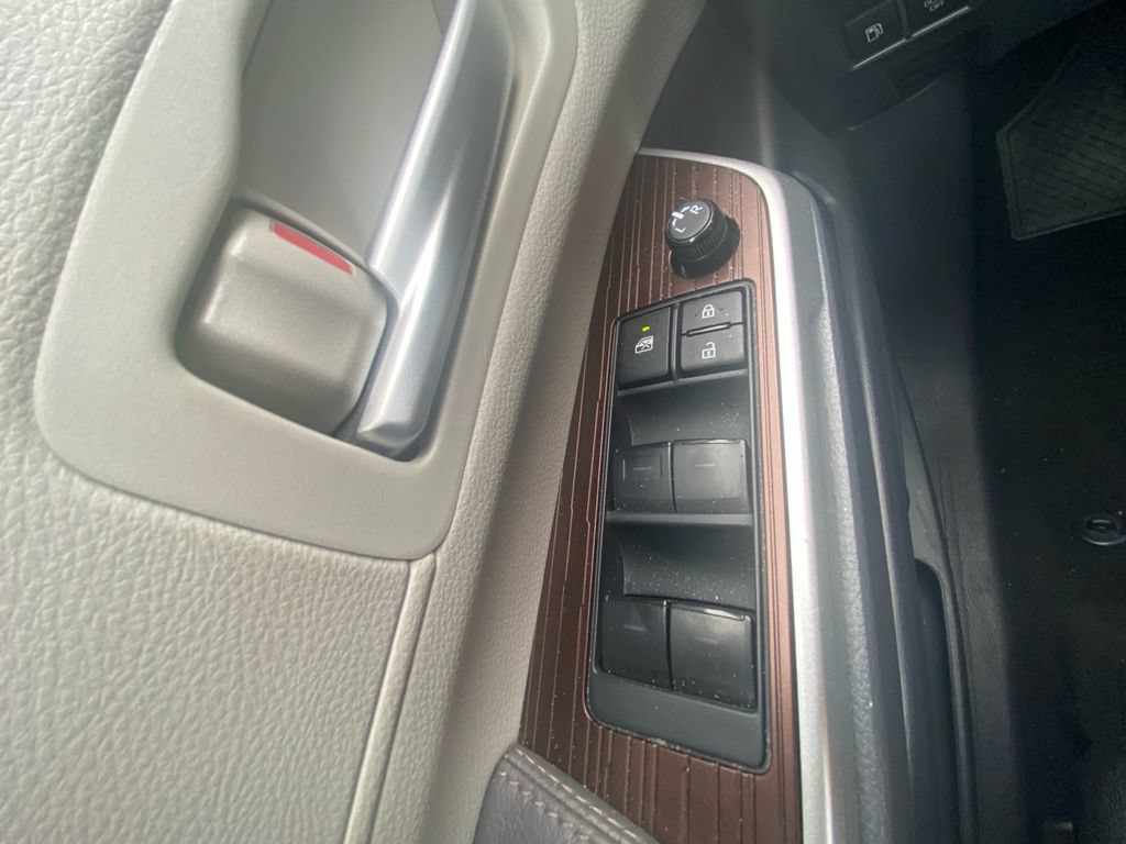 Used 2023 Toyota Sienna XLE AWD/4WD image 17